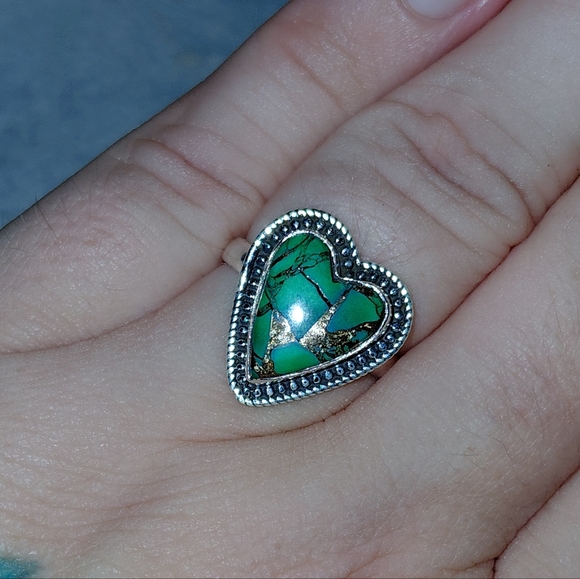 Jewelry - Heart-Shaped Green Dahlia Turquoise Silver Ring